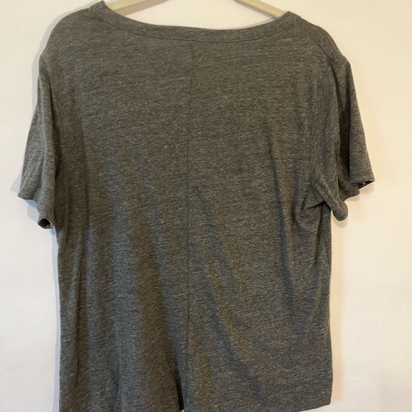 Occasion brand, Women’s Size 1x, Gray Skull Graphic T-Shirt - Picture 3 of 4